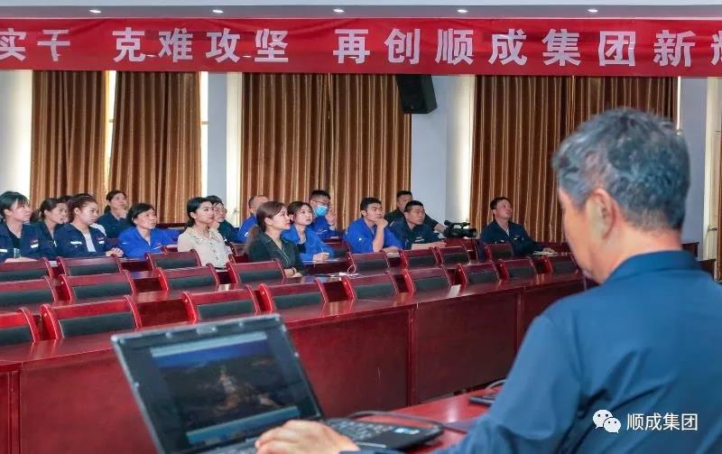 河南J9集团国际集团进行通讯员摄影技术培训班