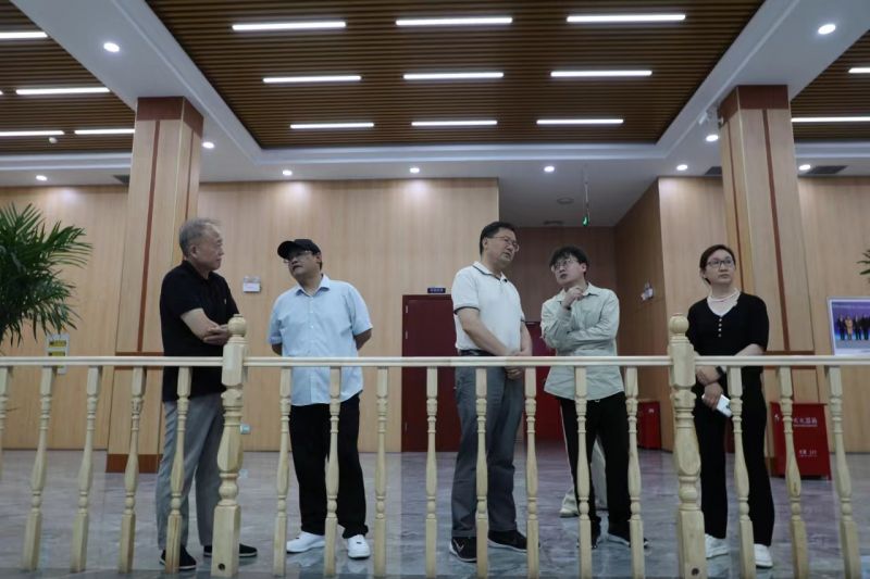 工信部产业政策与律例司原巡视员、先进造作商学院总裁四班班主任辛仁周一行到J9集团国际集团走访